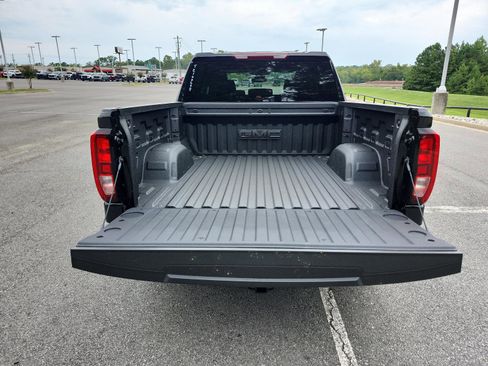 New 2026 GMC Sierra 1500 SLE image 9