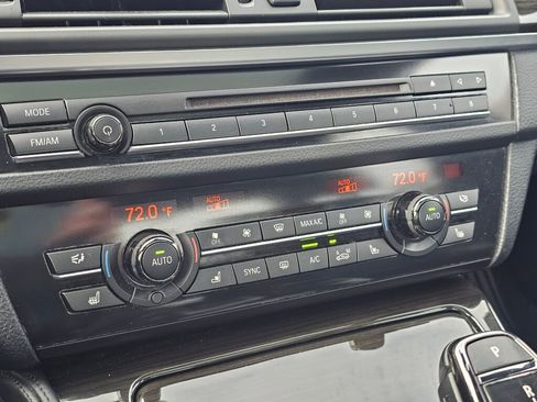 Used 2015 BMW 550i xDrive Sedan image 32