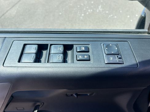 Used 2011 Nissan Titan SV AWD/4WD image 14