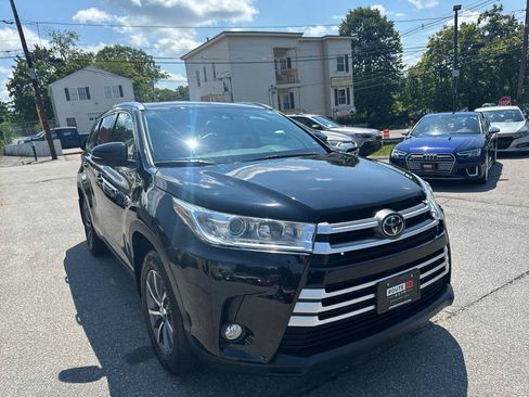 Used 2019 Toyota Highlander XLE AWD/4WD image 5