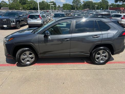 Used 2025 Toyota RAV4 XLE w/ Convenience Package FWD image 10