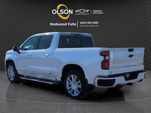 Used 2024 Chevrolet Silverado 1500 High Country w/ High Country Premium Package AWD/4WD image 3