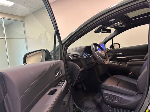 Certified 2026 Toyota Sienna XLE Woodland Edition image 23