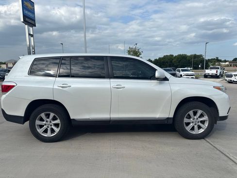 Used 2013 Toyota Highlander FWD image 6