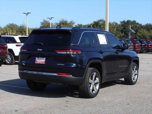 Certified 2024 Jeep Grand Cherokee Limited w/ Luxury Tech Group II image 3