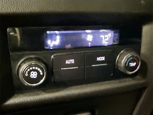 Used 2021 Chevrolet Traverse LT image 27