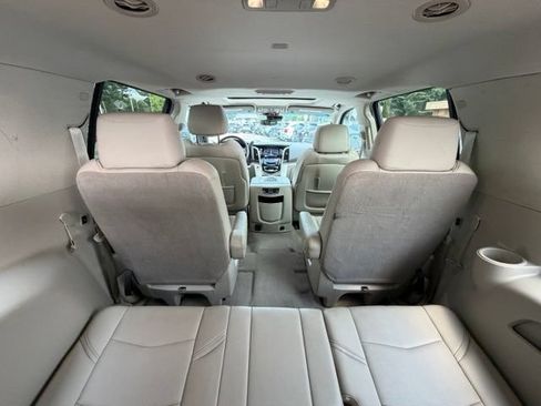 Used 2017 Cadillac Escalade ESV Luxury AWD/4WD image 19