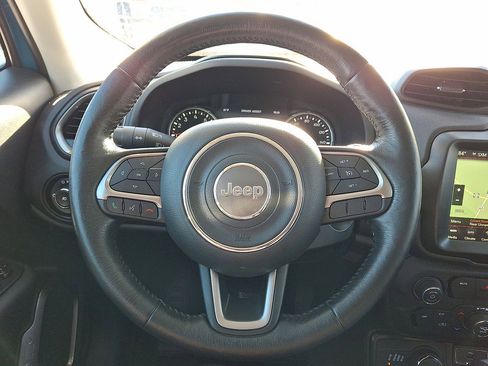 Certified 2022 Jeep Renegade Latitude w/ Convenience Group image 16