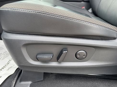 Used 2025 Nissan Pathfinder SL AWD/4WD image 17
