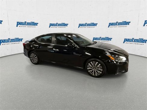Used 2023 Nissan Altima 2.5 SV image 13