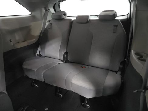 Used 2021 Toyota Sienna LE image 6