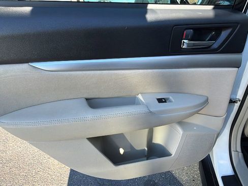 Used 2014 Subaru Outback 2.5i Premium image 14