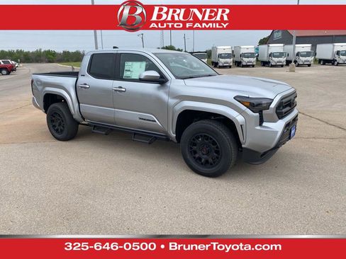 Used 2025 Toyota Tacoma SR5 image 1