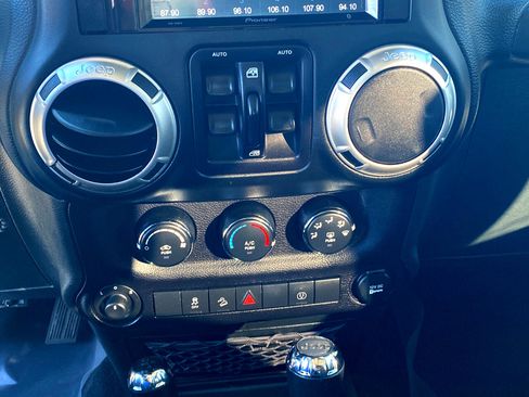 Used 2018 Jeep Wrangler Unlimited Sahara image 20