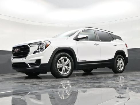 Used 2023 GMC Terrain SLE FWD image 17