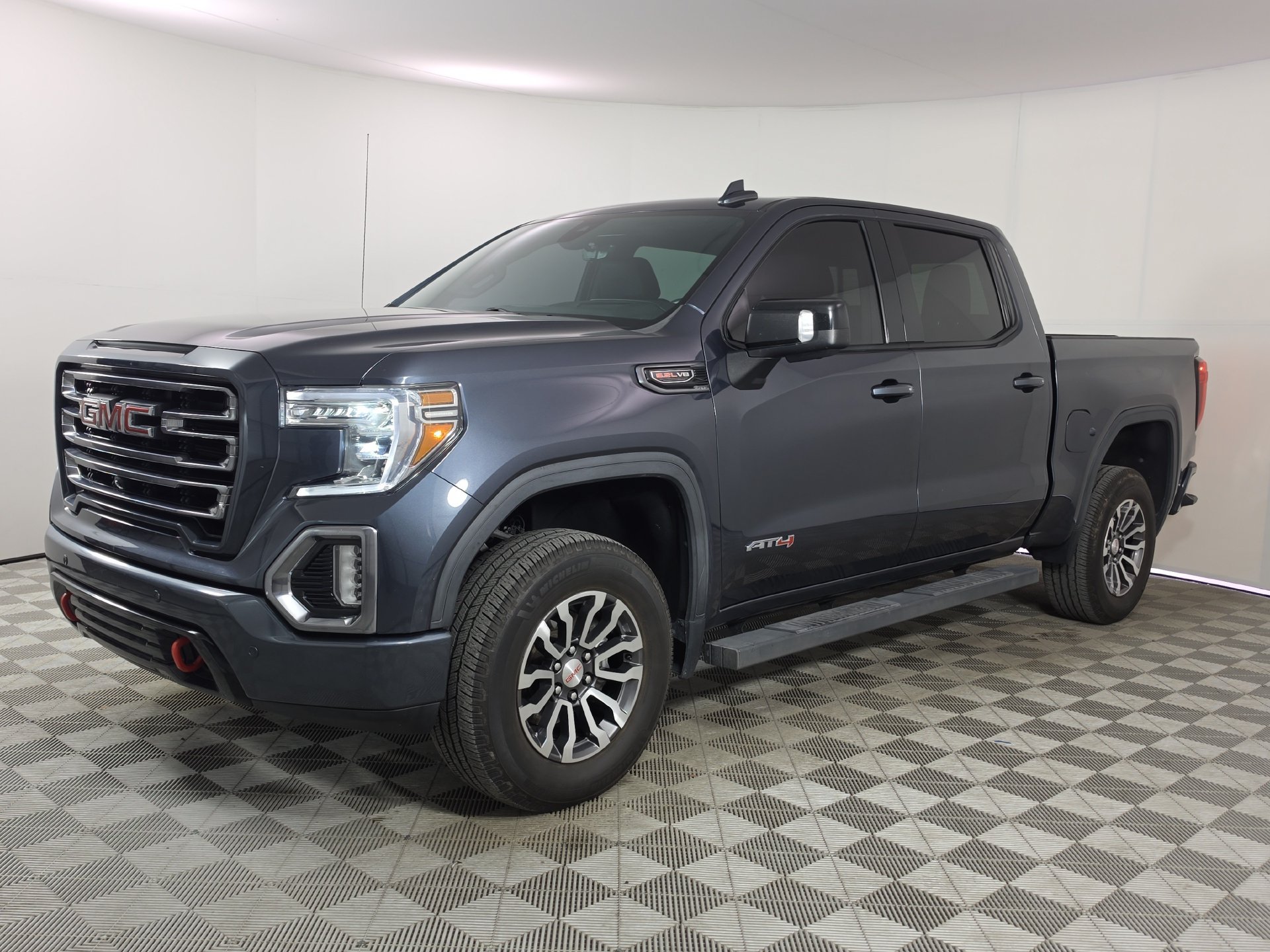 Used 2021 GMC Sierra 1500 AT4 w/ AT4 Value Package AWD/4WD image 3