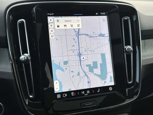 Certified 2024 Volvo XC40 B5 Plus w/ Protection Package Premier image 25