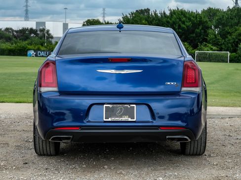 Used 2018 Chrysler 300 S w/ 300S Premium Group RWD image 11