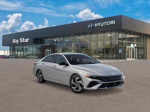 New 2026 Hyundai Elantra SEL Sport FWD image 2