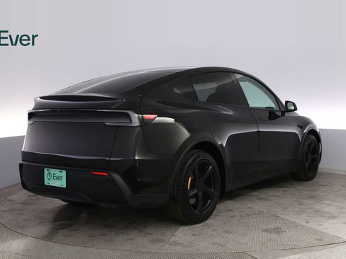 Used 2026 Tesla Model Y Long Range RWD image 3