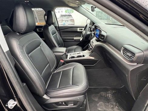 Used 2023 Ford Explorer XLT w/ Equipment Group 202A image 18