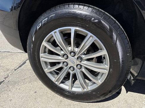 Used 2018 Cadillac XT5 Luxury w/ Driver Awareness Package FWD image 14
