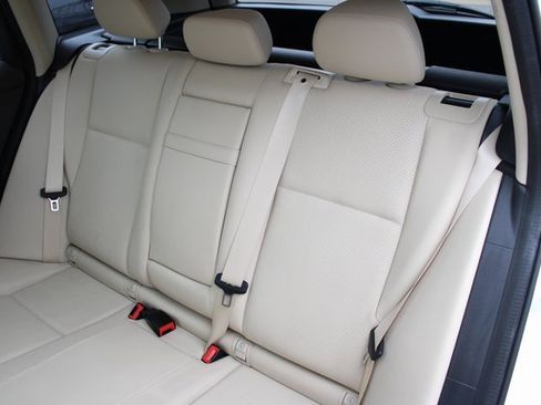 Used 2015 Mercedes-Benz GLK 350 4MATIC image 32