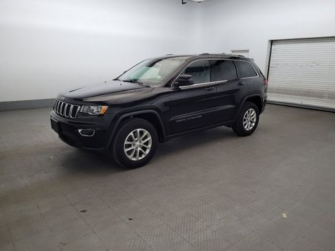 Used 2021 Jeep Grand Cherokee Laredo AWD/4WD image 2