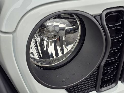 New 2025 Jeep Gladiator Sport image 6