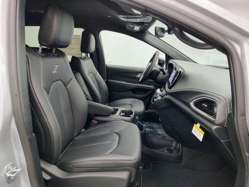 New 2026 Chrysler Pacifica Select w/ S Appearance Package FWD image 25