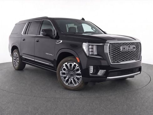 Used 2023 GMC Yukon XL Denali Ultimate AWD/4WD image 2