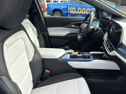 New 2026 Chevrolet Equinox EV LT image 13