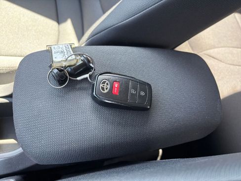 Used 2025 Toyota Corolla Cross LE image 22