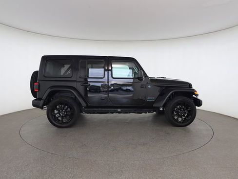 Used 2025 Jeep Wrangler Unlimited Sahara w/ Safety Group AWD/4WD image 23