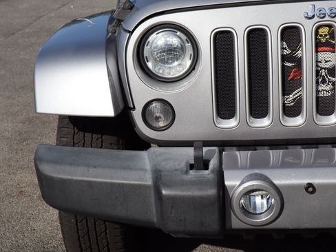 Used 2017 Jeep Wrangler Unlimited Sahara AWD/4WD image 17