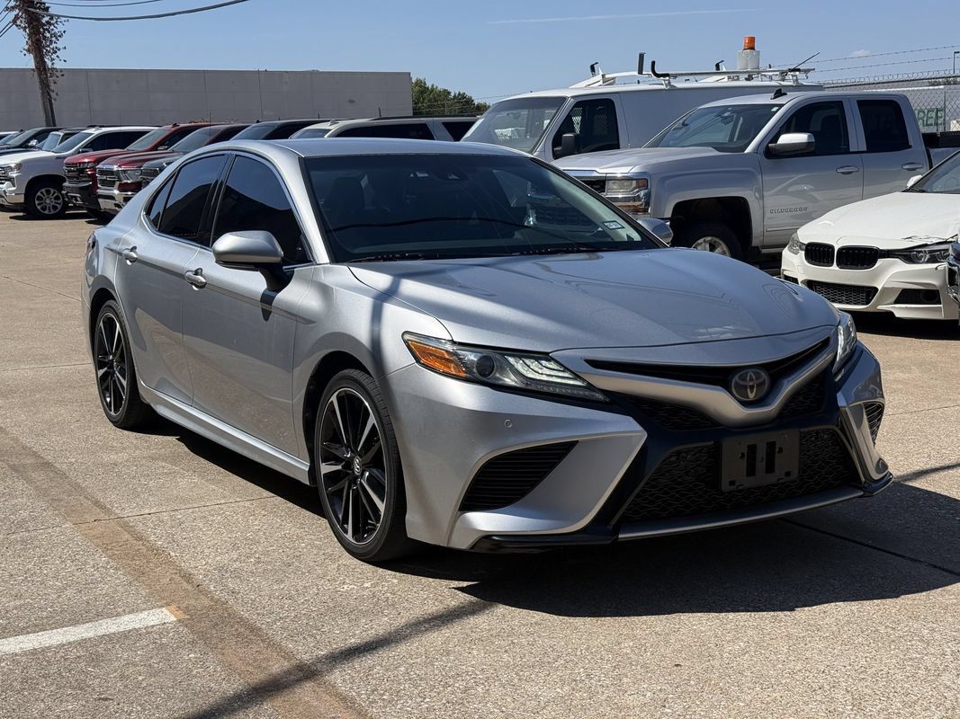 Used 2018 Toyota Camry XSE FWD image 3