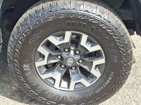 Used 2023 Toyota Tacoma TRD Off-Road image 9