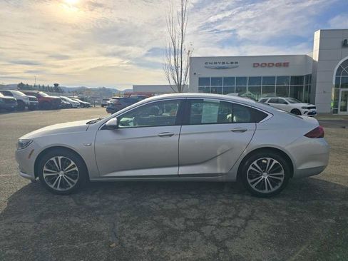 Used 2019 Buick Regal Preferred image 2
