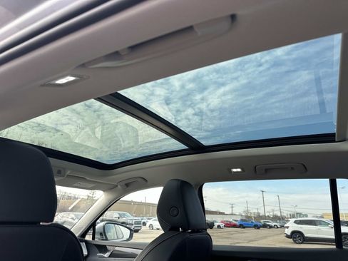 New 2026 Volkswagen Tiguan SE image 13