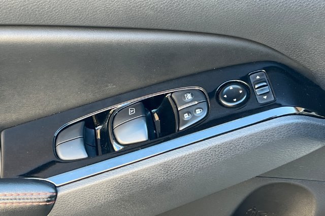 Used 2025 Nissan Altima 2.5 SR FWD image 14