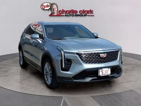 Used 2025 Cadillac XT4 Premium Luxury FWD image 7