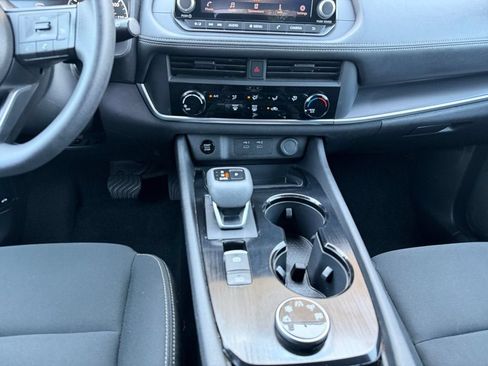 Used 2024 Nissan Rogue S AWD/4WD image 13