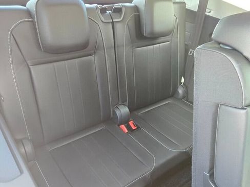 Used 2024 Volkswagen Tiguan SE FWD image 13