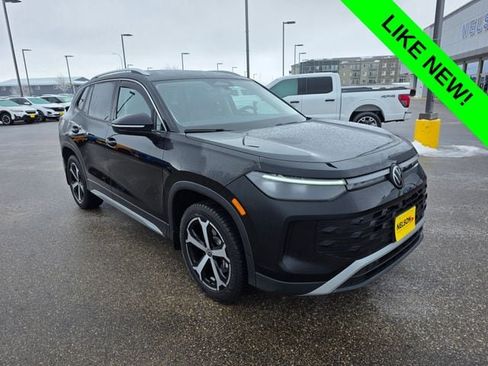 Used 2025 Volkswagen Tiguan SE image 5
