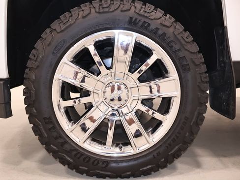 Used 2018 Chevrolet Silverado 1500 High Country AWD/4WD image 41