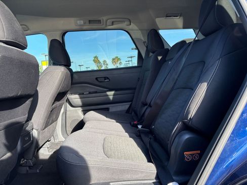 Used 2025 Nissan Pathfinder SV image 28