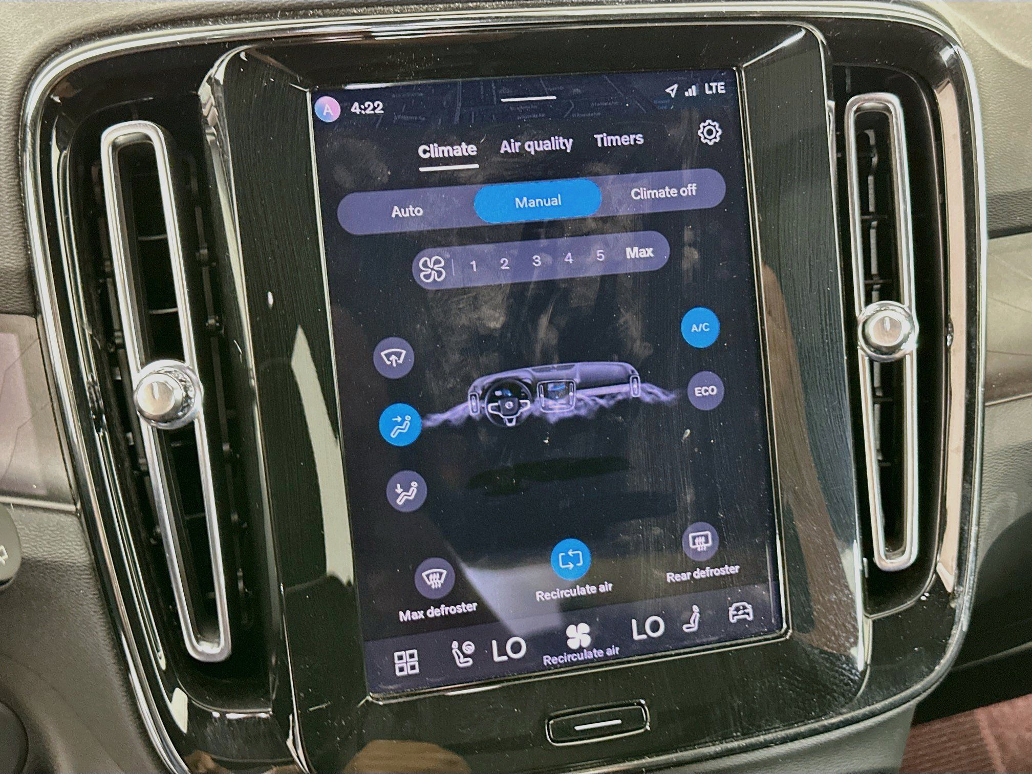 Used 2024 Volvo XC40 Recharge Plus w/ Protection Package Premier RWD image 23