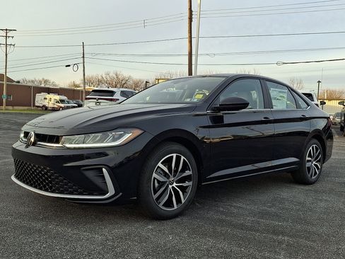 New 2026 Volkswagen Jetta SE FWD image 3