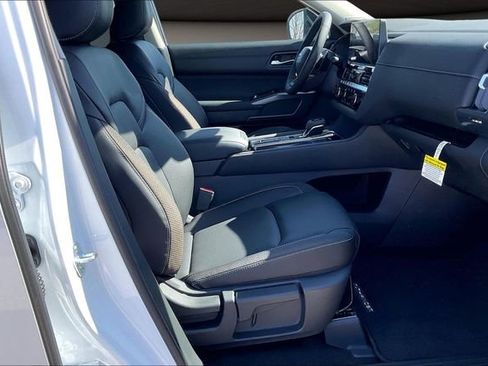 New 2026 Nissan Pathfinder SL image 11