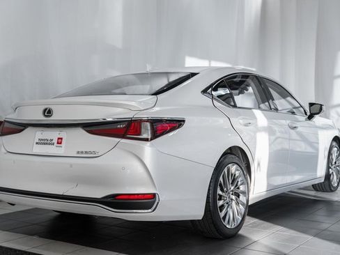 Used 2023 Lexus ES 300h w/ Luxury Package image 4